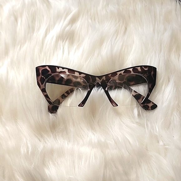 Bottomless Cateye Glasses - Picture 2 of 8